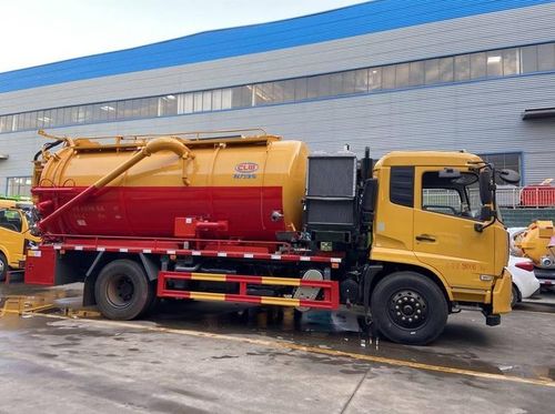 國六排放標準清洗吸污車 環(huán)保與高效的城市清潔利器